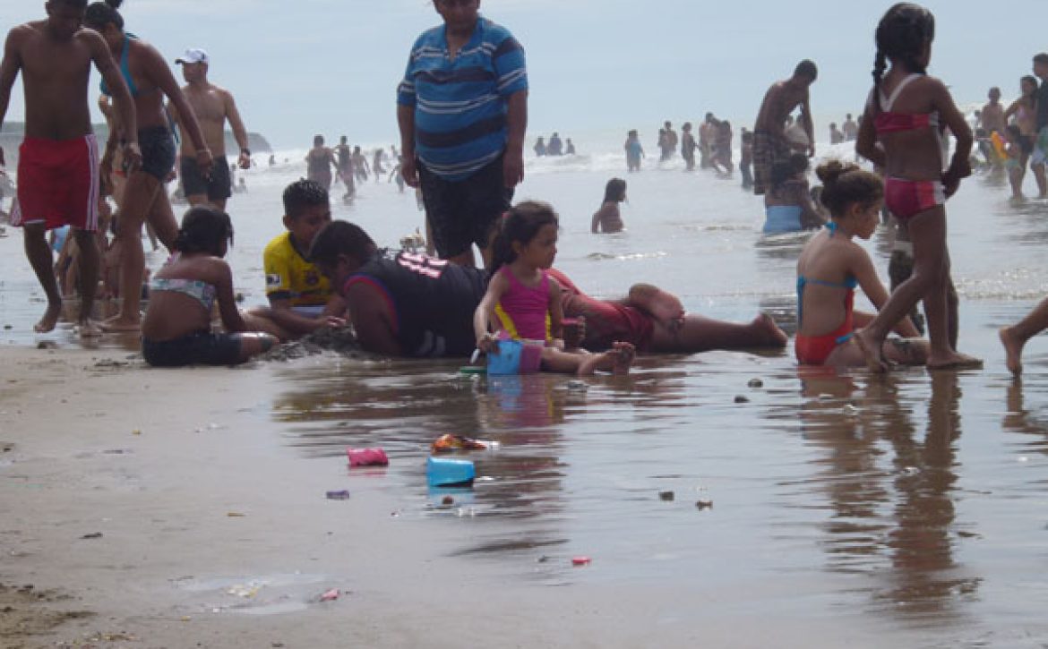 Playa el Murcielago trabaja para la clasificacion de desechos solidos