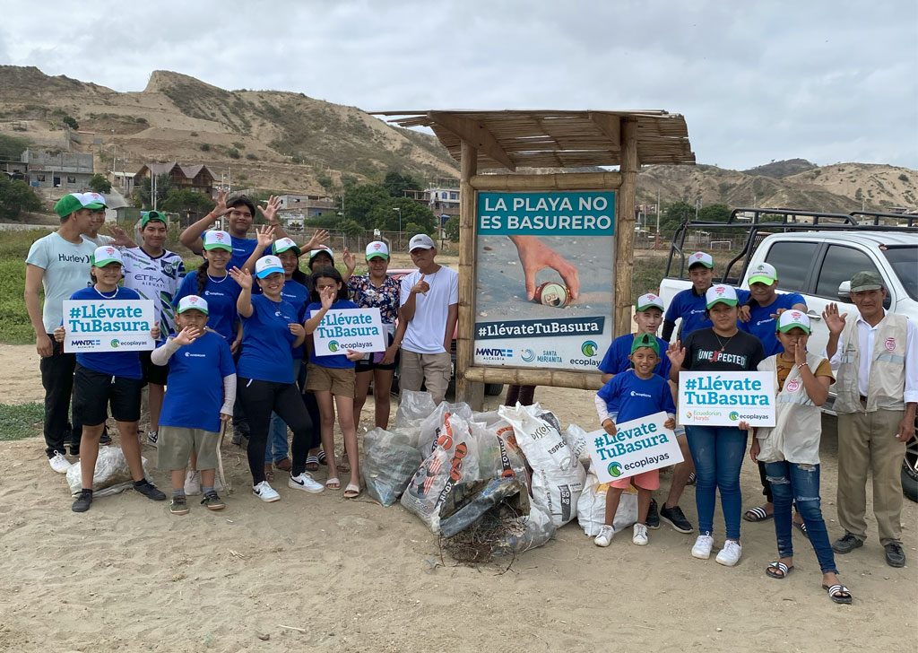 Guardaplayas-en-Accion-Una-Jornada-de-Diversion-y-Educacion-en-Punta-La-Barca