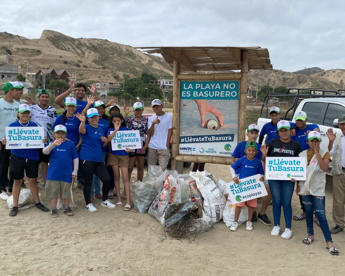 Guardaplayas-en-Accion-Una-Jornada-de-Diversion-y-Educacion-en-Punta-La-Barca