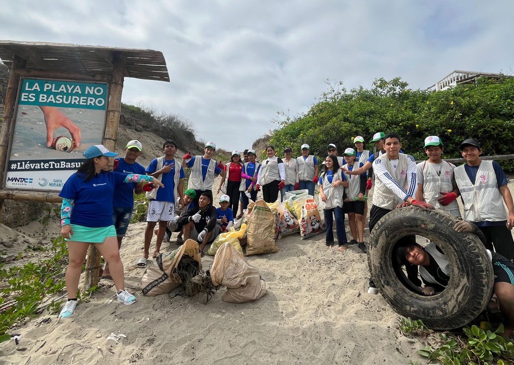 Celebrando-el-Mes-de-la-Juventud-Accion-y-Comunidad-en-las-Playas-de-Santa-Marianita-2